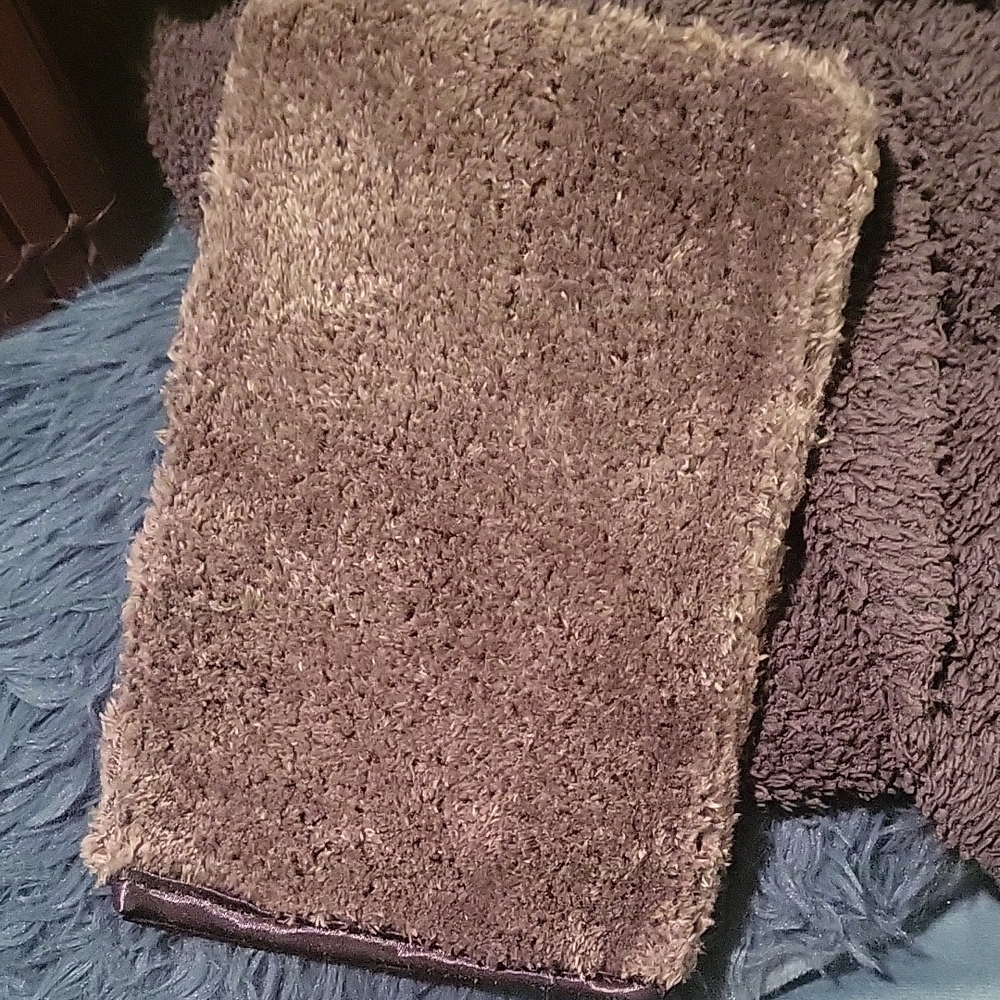 Plush Gray Car Mitt
